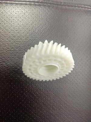 Molde de plástico White Gear personalizado: fabricación profesional, diseño fino
